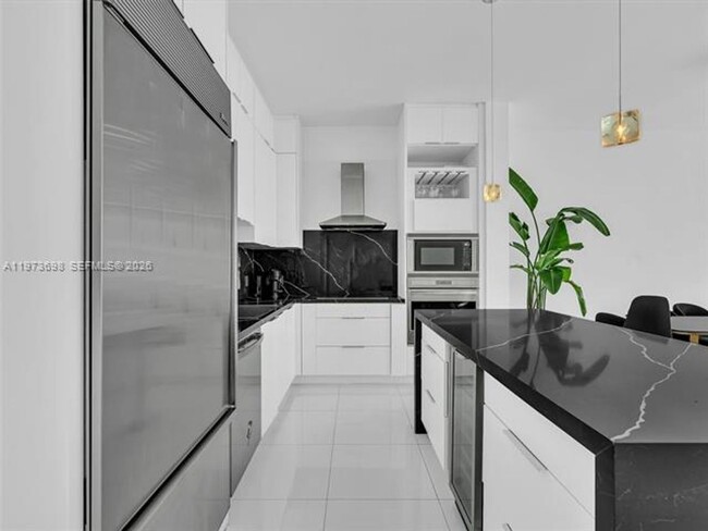 Photo - 2020 N Bayshore Dr