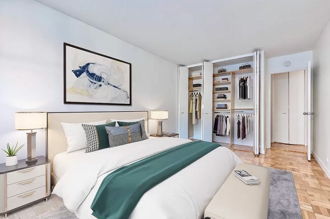 Photo - 117 W 87th St