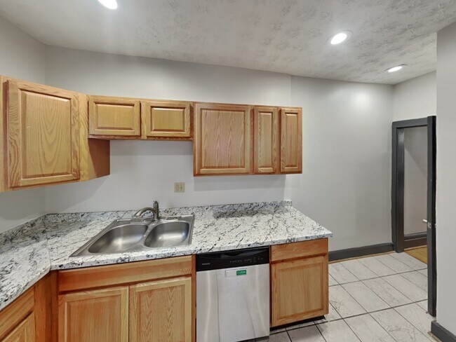 286-288 E 16th Ave-288