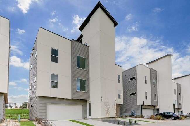 Building Photo - 4300 Mansfield Dam Rd Unit 821