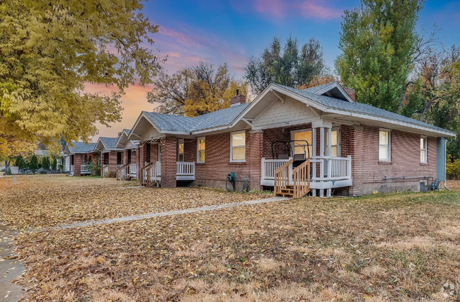 Building Photo - 724 Custer St Rental