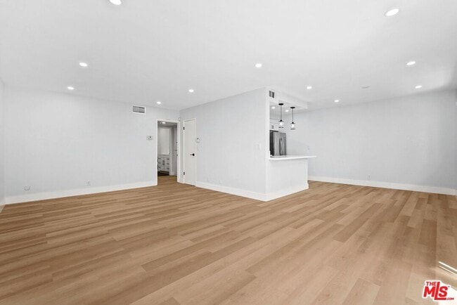 Building Photo - 1031 Laurel Ave Unit 2 Rental