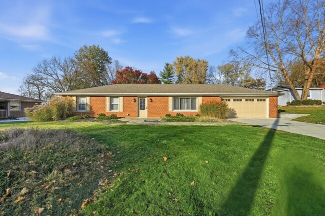 Building Photo - Large Ranch on Cul-de-sac