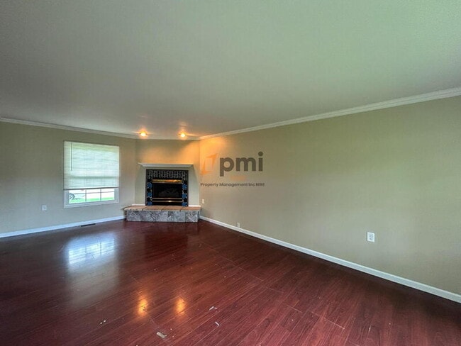 Photo - 385 Briarwood Dr
