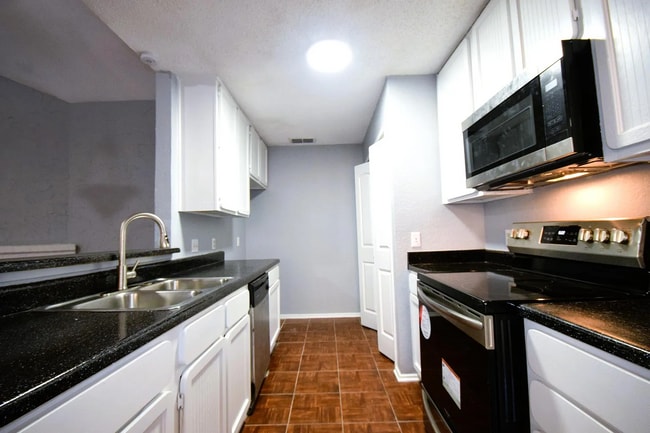 Photo - 115-117 W Timberview Lane Unit 115
