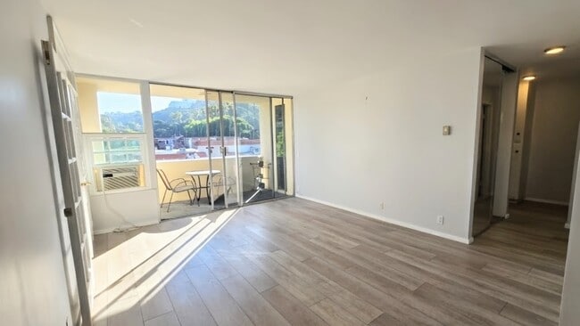 Photo - 2510 Torrey Pines Rd Unit 2510 Torrey Pines