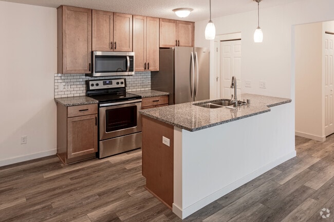 1BR, 1BA - 855 SF - Tradewinds Apartments