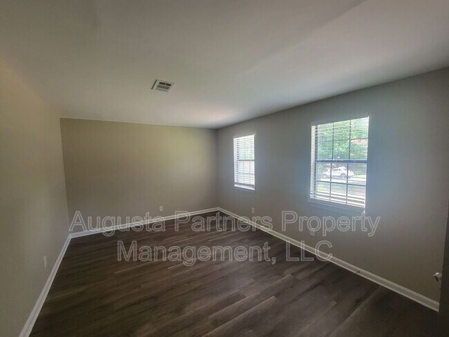 Photo - 134 Stoneybrooks Pl Unit A
