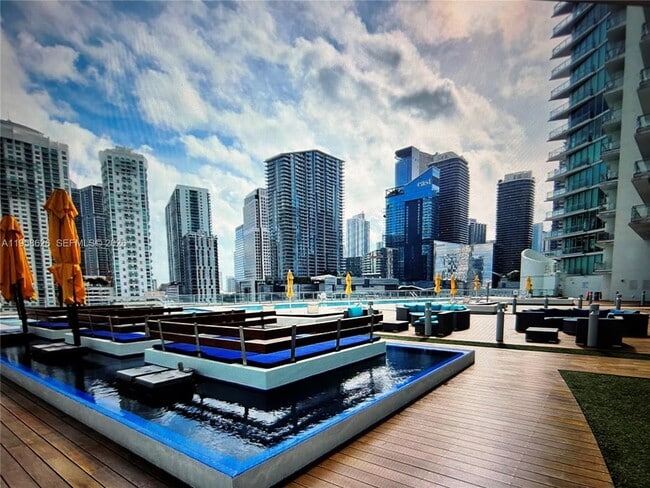 Photo - 92 SW 3rd St Unidad 3703