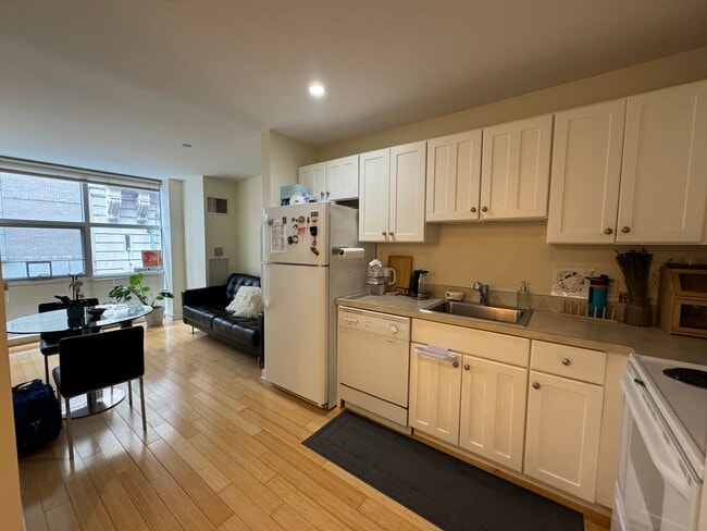Photo - 41 Boylston St Apartments