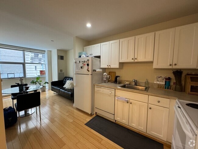 Building Photo - 41 Boylston St Rental
