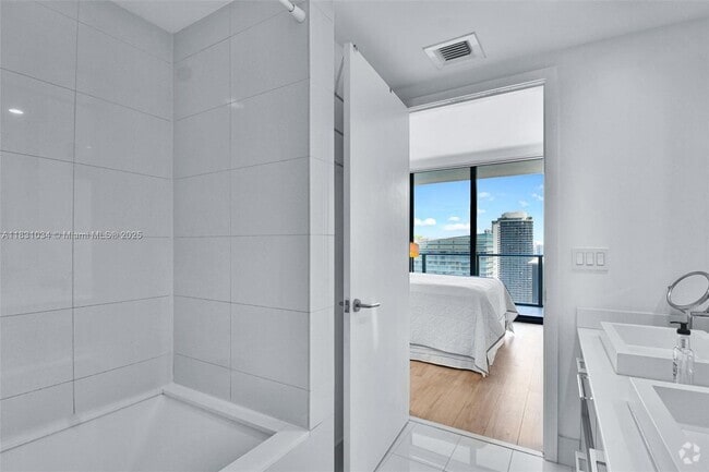 Building Photo - 1300 S Miami Ave Unit 3711 Rental