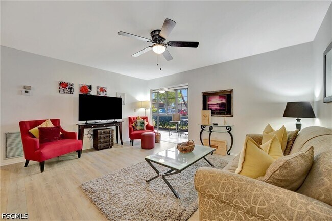 Photo - 8110 S Woods Cir Unit 4