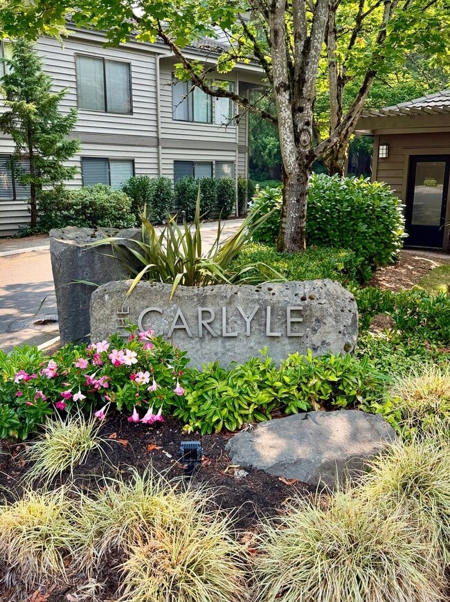 Building Photo - 1276 Bellevue Way NE Unit 4