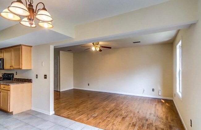 Photo - 578 Hampton Way