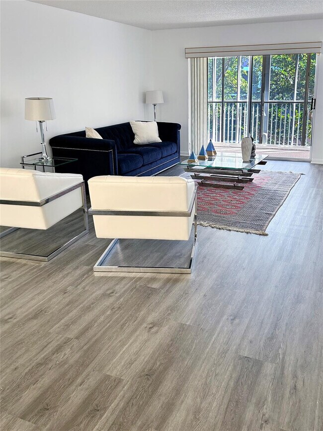 Photo - 9511 Weldon Cir Unidad 412