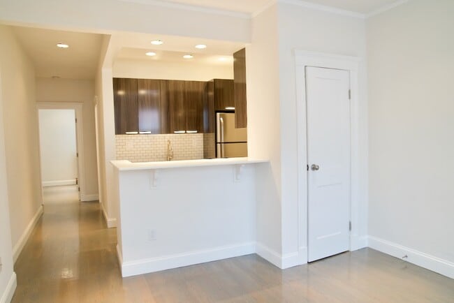 Photo - 32 Queensberry St Unit 9