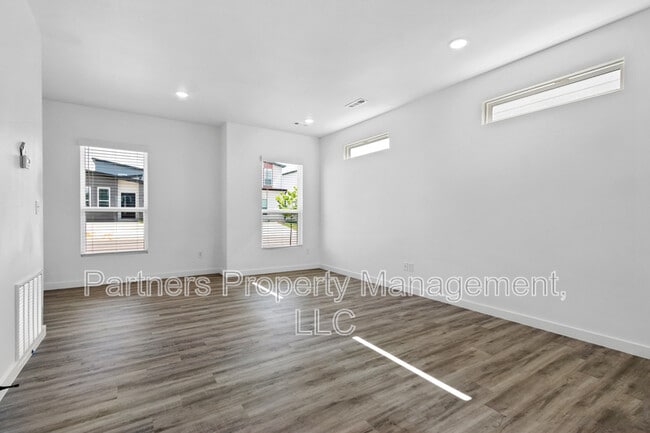 881 Ventnor Ave