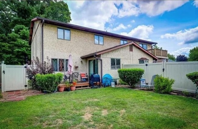 Photo - 307 Britanna Dr