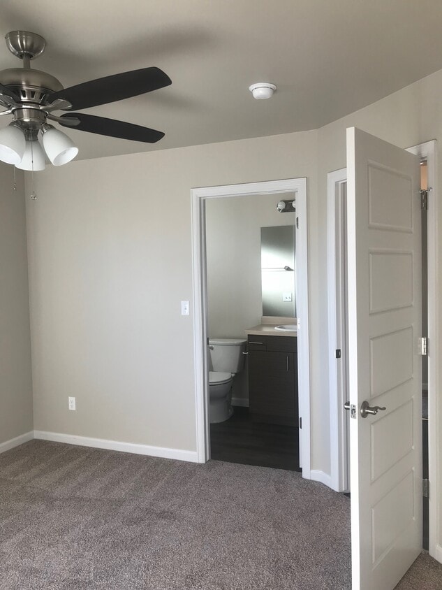 Master ensuite - 2851 Belford Ave (Grand Junction, CO)