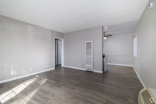 2BR, 1BA - 800SF - Dining Room - 1336 W Stoneridge Ct.