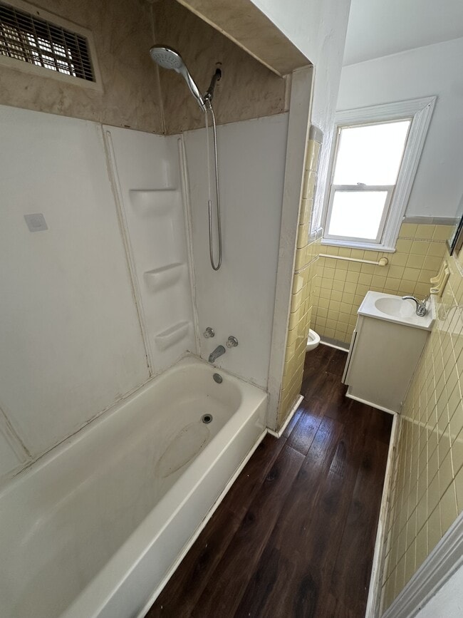Photo - 1403 W 4th St