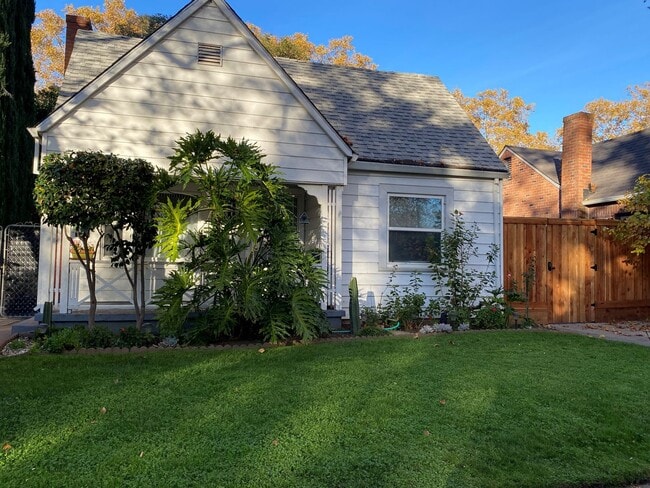 Building Photo - Cozy 2 bed 1 bath available now!