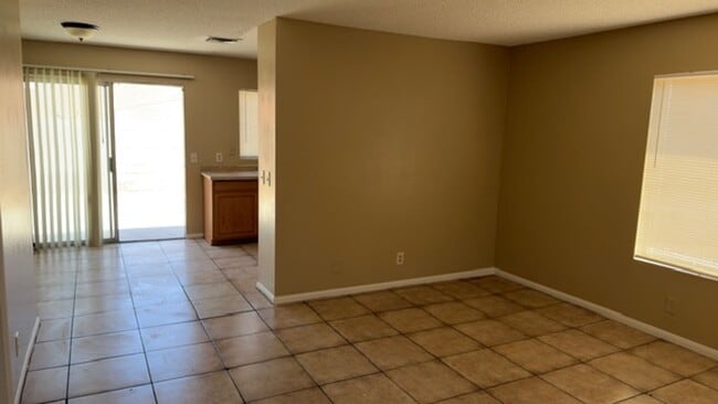 Photo - 4800 Woodlake Ave