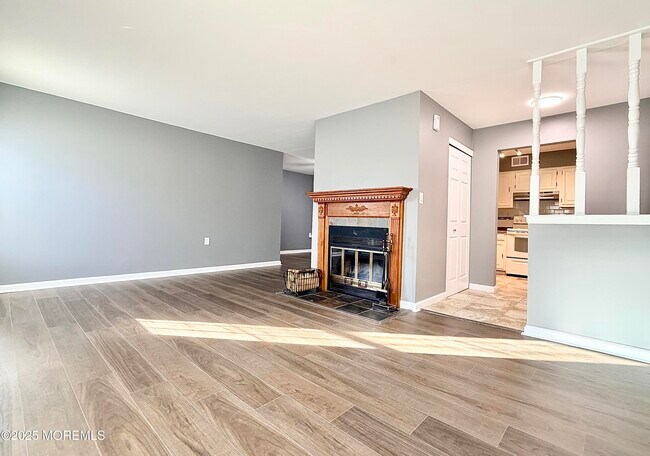 Photo - 304 Wellington Pl