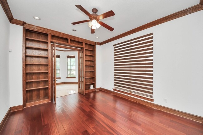 Building Photo - 1807 Ravenel Ln