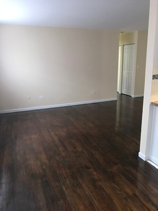 Photo - 6030 N Kenmore Ave