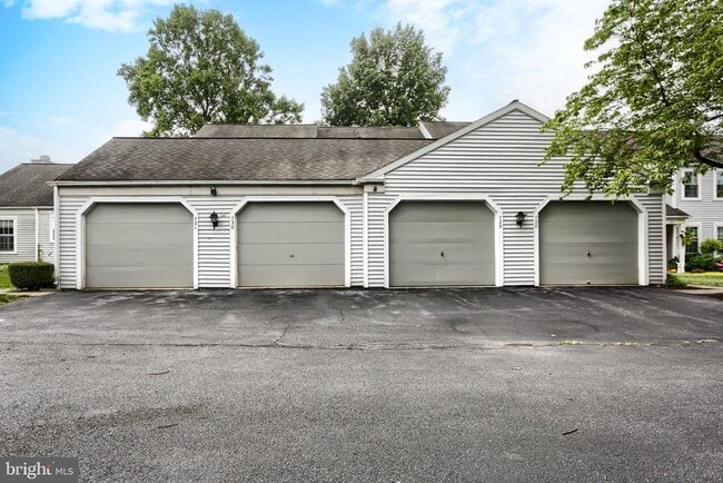 Photo - 730 Cambridge Ct