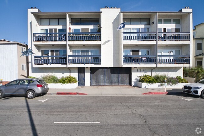 Building Photo - Bright 1 Bedroom Condo - 1 Block to Hermos...