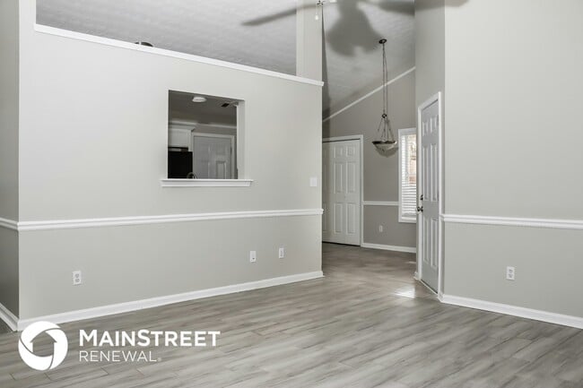 Photo - 180 Autumn Way