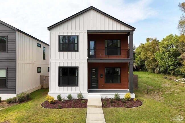 Building Photo - 524 W De Soto St Rental