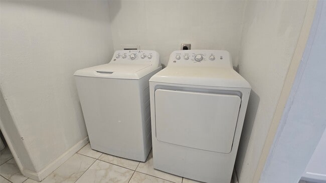 Photo - 421 Sidney St