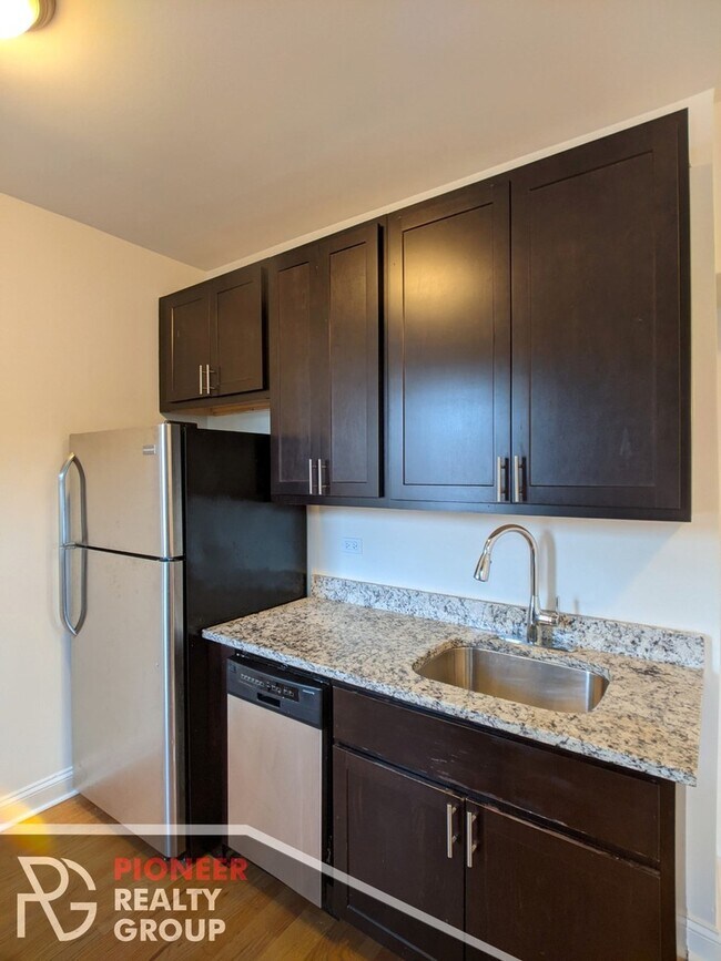 4038 N Ashland Ave Unit 2