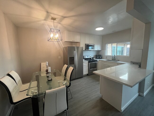 Photo - 1821 E 17th St Unidad 6