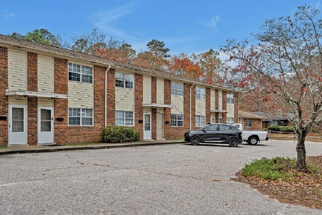Building Photo - 302-D LAW ~ Brookside Townhomes