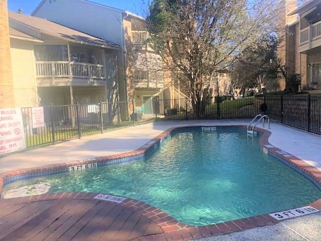 Photo - 2450 Wickersham Ln Unidad 102