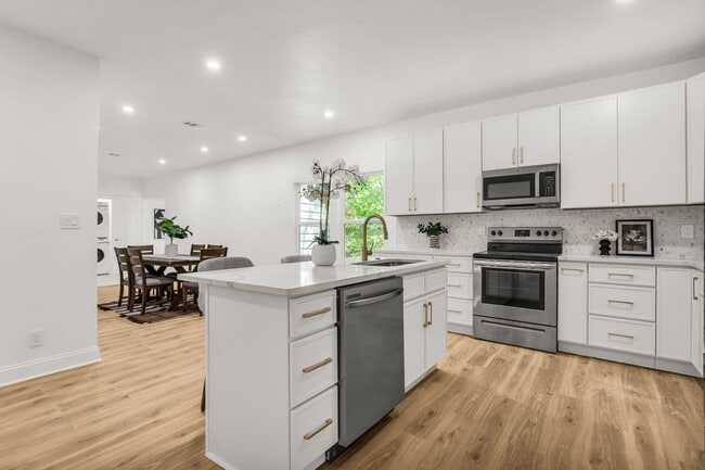 Photo - 5624 Eastside Ave Unit Top Floor