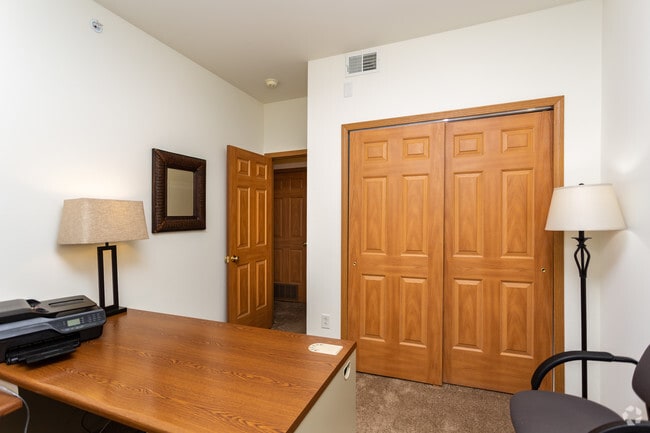 2BR, 2BA - 847 SF