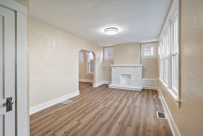 Building Photo - 1680 Potomac Ave Unit 1