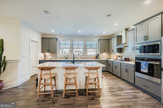 Photo - 568 Avondale Pk Cir