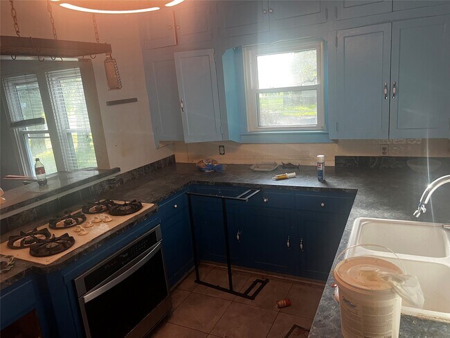Photo - 701 S Oak St