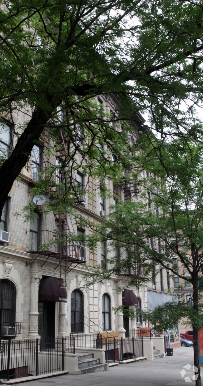 3135 Broadway