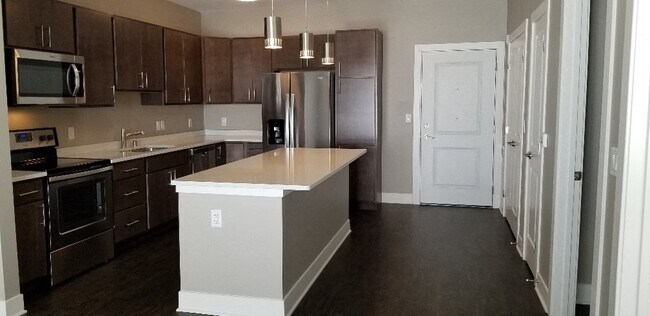 Spacious kitchen, custom Amish-built cabinetry