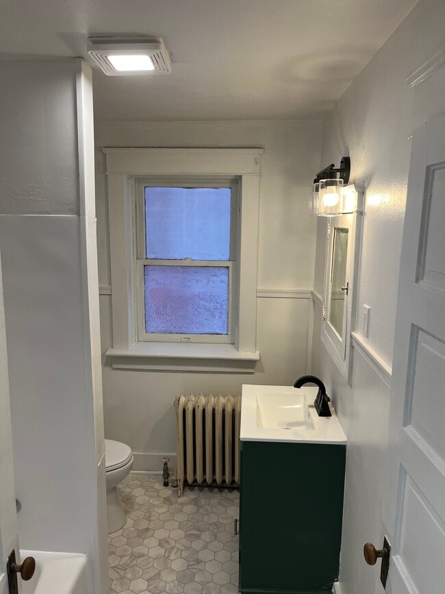 Photo - 831 W King St Unit B