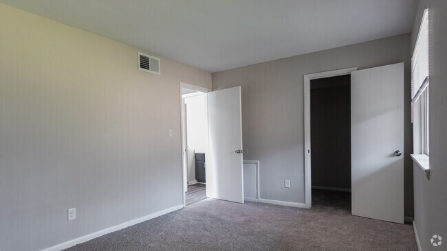 2BR,1BA,-950SF
