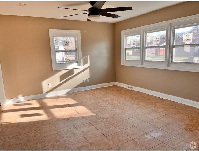 Building Photo - 4328 W 22nd Plaza Rental